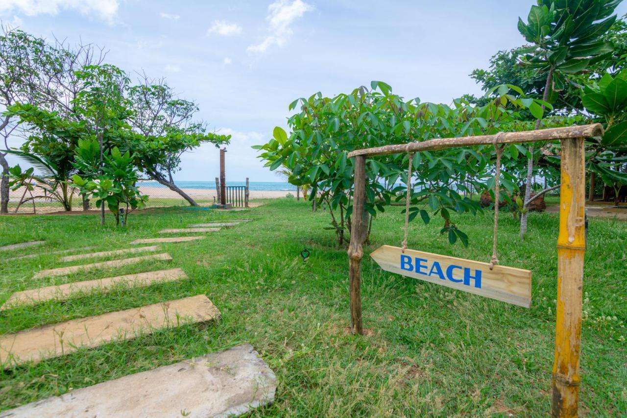 Blue Waters Hotel Arugam Bay Bagian luar foto