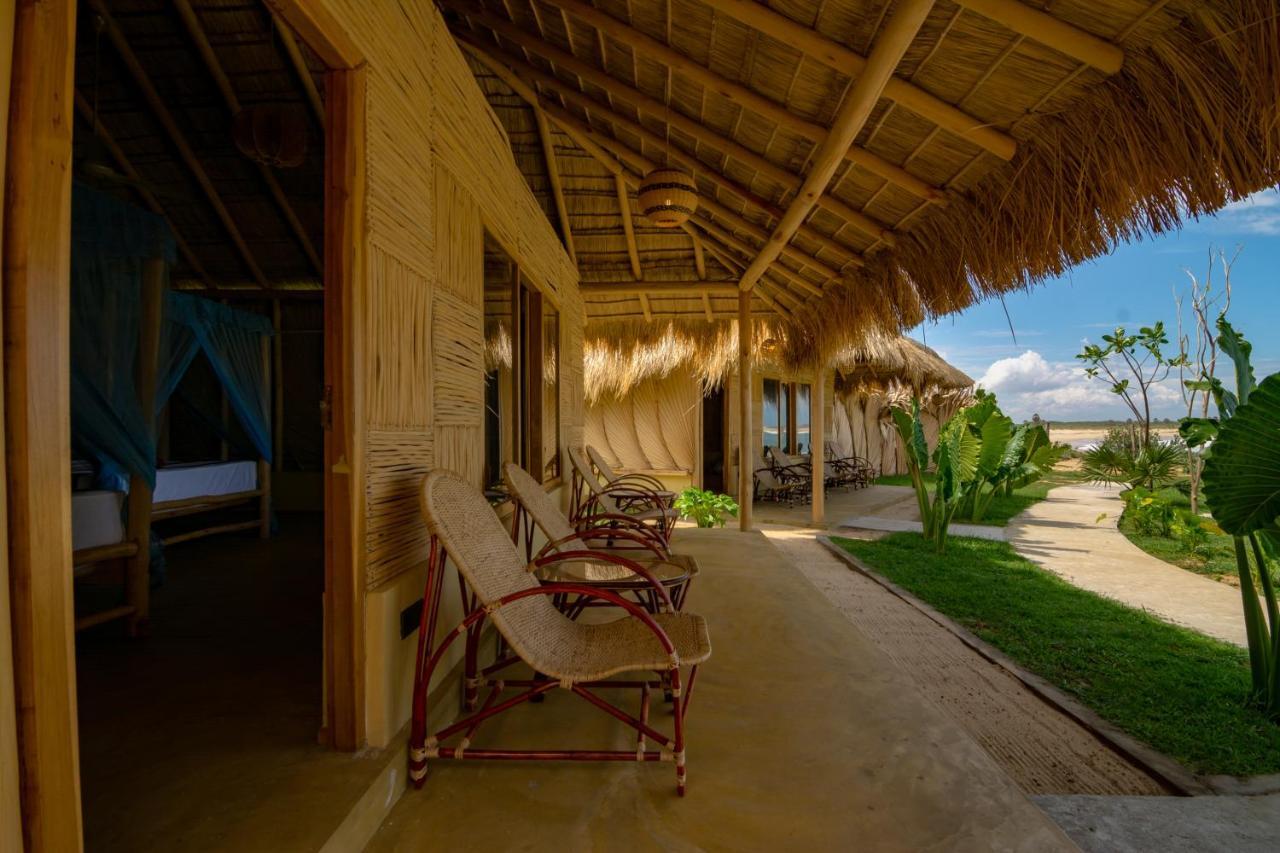 Blue Waters Hotel Arugam Bay Bagian luar foto
